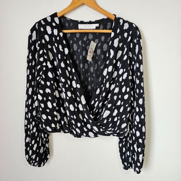 NWT ASTR BLACK WHITE DOTTED DEEP SURPLICE V NECK LONGSLEEVES TOP SIZE M - Picture 2 of 15